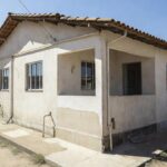 Casa residencial brasileira alugada com detalhes de manutenção e reparos