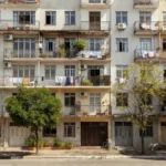 Edifício residencial brasileiro com apartamentos para aluguel