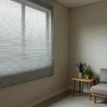 Persianas instaladas sem furar parede em janela de apartamento alugado
