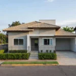 Casa residencial brasileira em transação de compra e venda de imóvel alugado